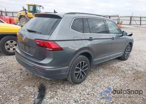 2021 Volkswagen Tiguan 2.0T Se/2.0T Se R-Line Black/2.0T Sel z USA, uszkodzony, nr VIN 3VV3B7AX4MM106838